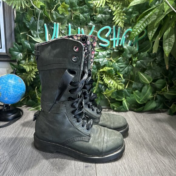 DR MARTENS Triumph 1914 Green leather 12 eye Boots Fold Over Floral EU 37 US W 6 - Picture 1 of 9